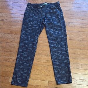 Peter Millar camo golf pants. Never worn. 32x32.
